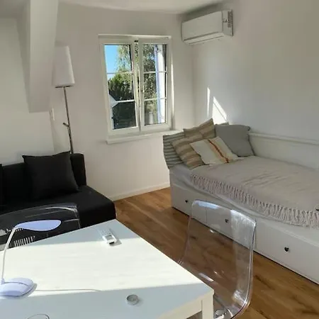 Dachwohnung Im Villenviertel