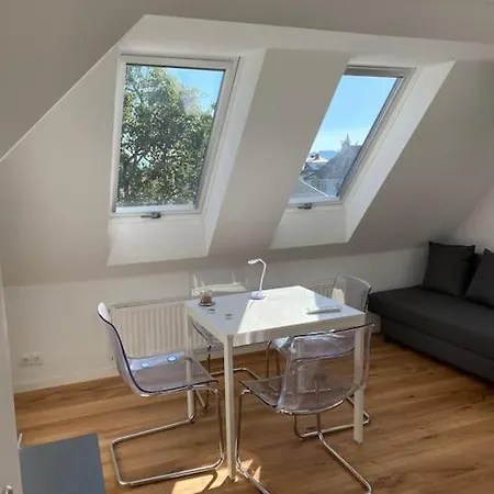 Dachwohnung Im Villenviertel *